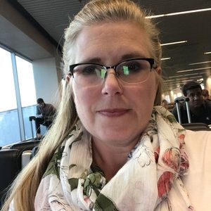 Meet your Posher, Dena